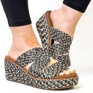 CORKYS FOOTWEAR
Golden Hour Black Combo Wedge/Sandal Women’s size 10